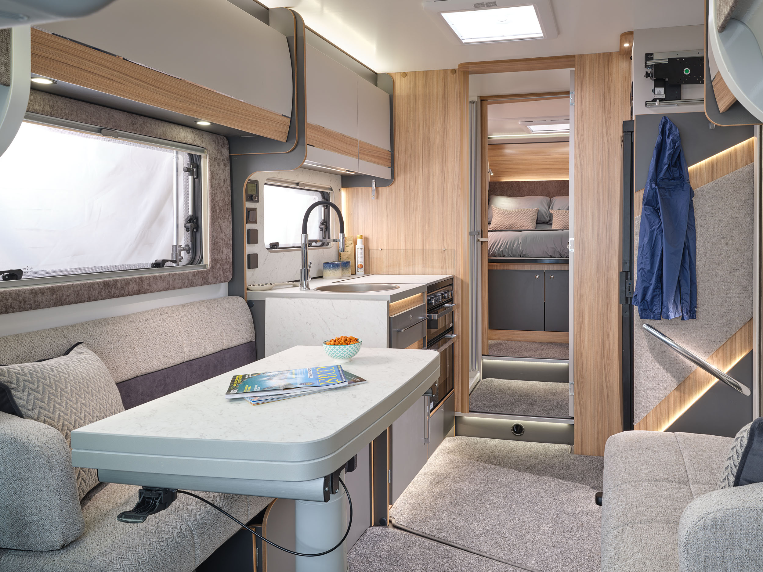 75-4I Adamo 3Q Interior